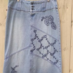 Cherokee vintage denim skirt w/ floral embroidery sz 14.